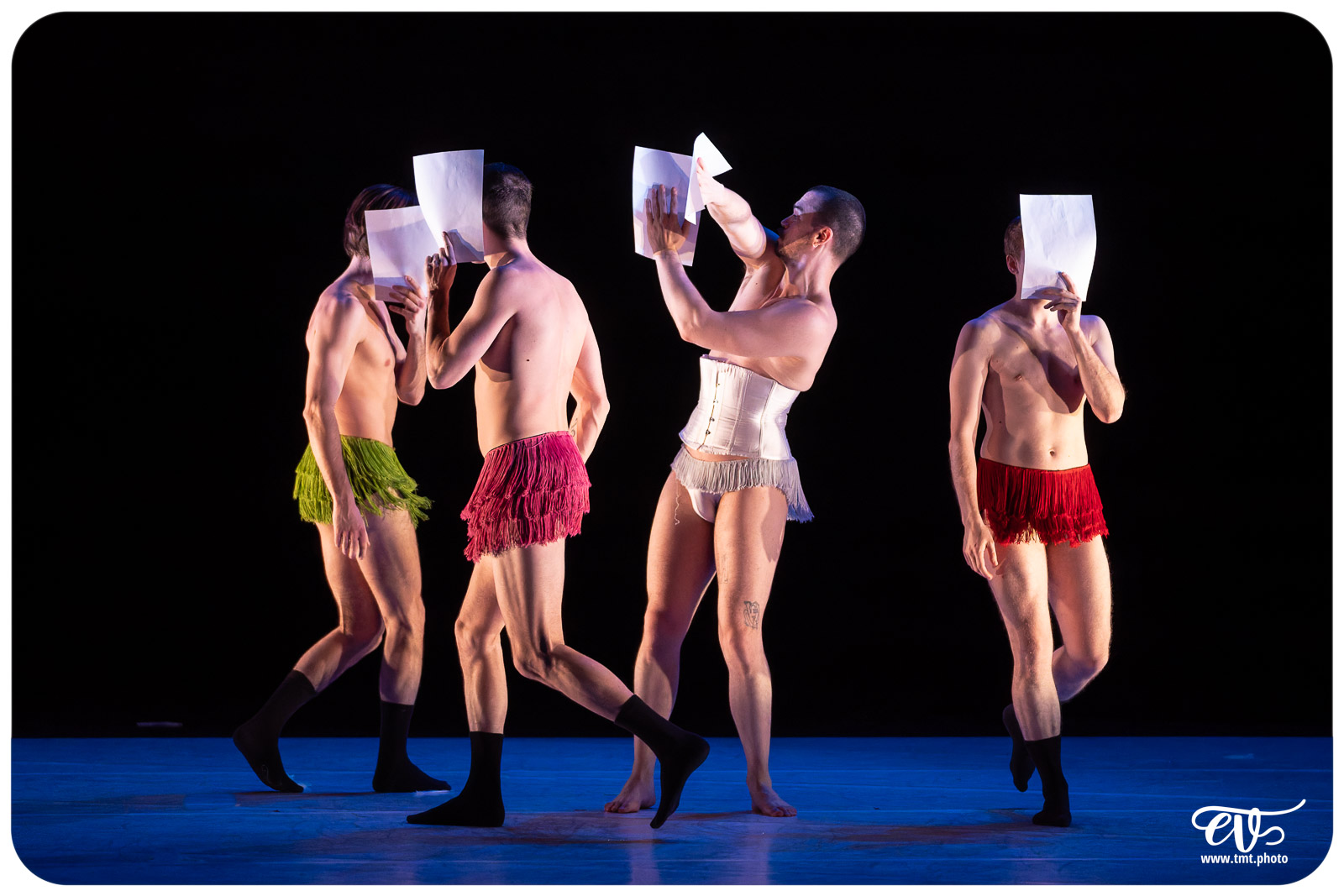 A4 (COMME LA FEUILLE) CIE CHICOS MAMBO